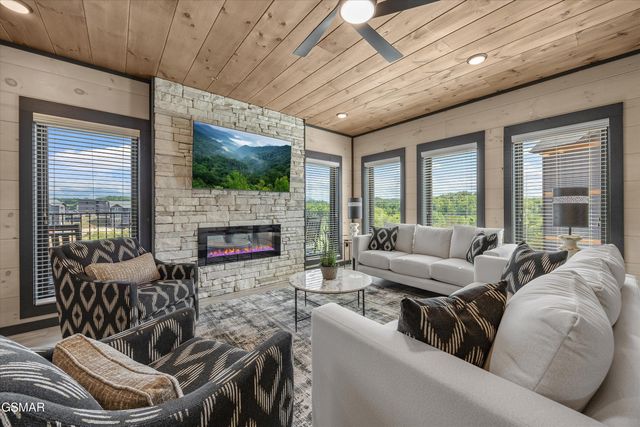 351 Rambling Creek Way, Sevierville, TN 37862