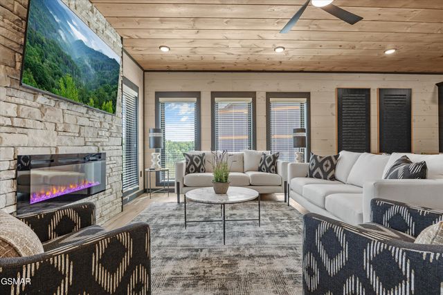 351 Rambling Creek Way, Sevierville, TN 37862