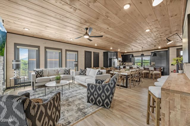 351 Rambling Creek Way, Sevierville, TN 37862