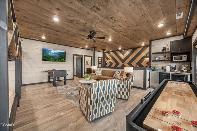 351 Rambling Creek Way, Sevierville, TN 37862