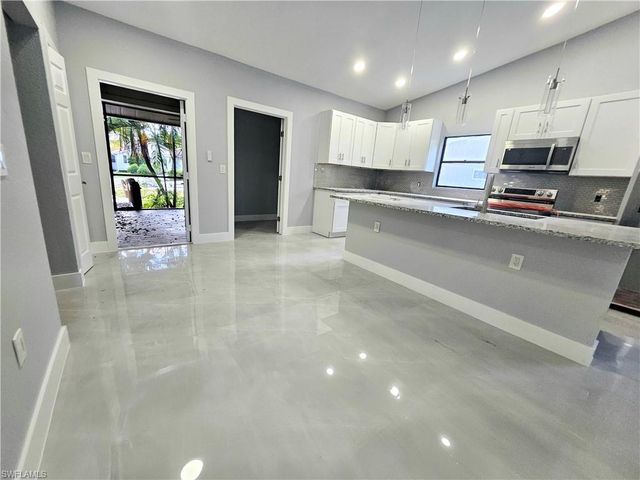 17760 Park Village CIR, Fort Myers, FL 33908