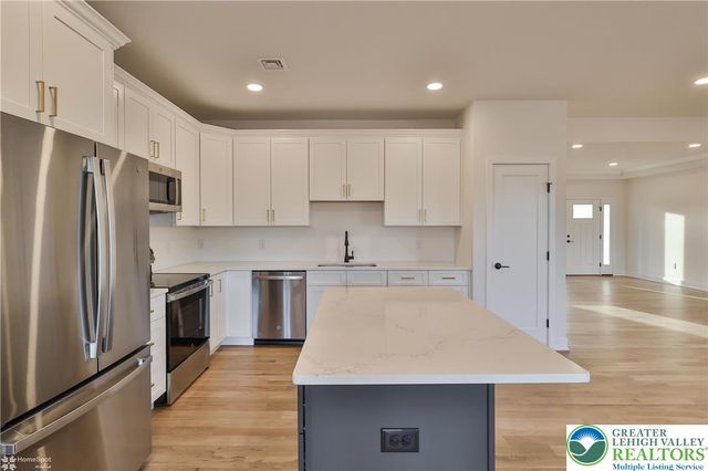 448 Long Lane Road, Lehigh Twp, PA 18088