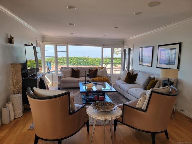 6131 Terryhill Drive, La Jolla, CA 92037