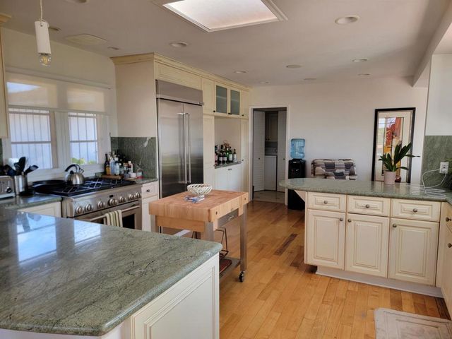 6131 Terryhill Drive, La Jolla, CA 92037