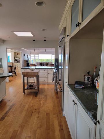 6131 Terryhill Drive, La Jolla, CA 92037