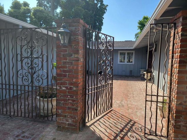 6131 Terryhill Drive, La Jolla, CA 92037