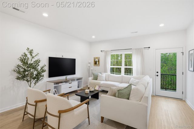 606 Pointe Drive, Walled Lake, MI 48390