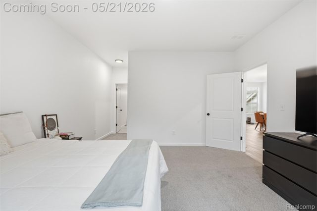 606 Pointe Drive, Walled Lake, MI 48390