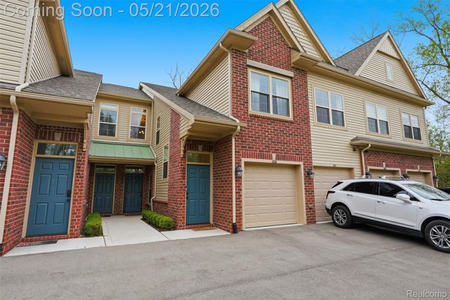 606 Pointe Drive, Walled Lake, MI 48390