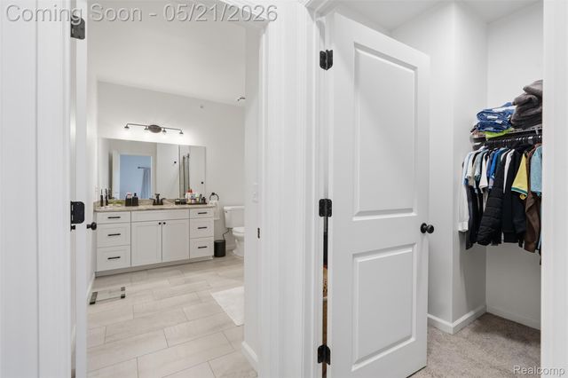 606 Pointe Drive, Walled Lake, MI 48390