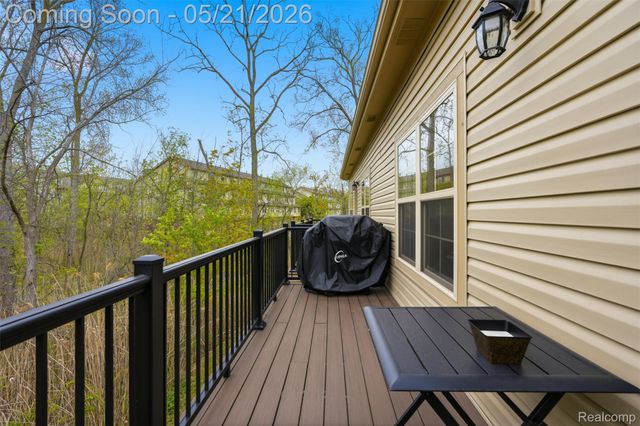 606 Pointe Drive, Walled Lake, MI 48390