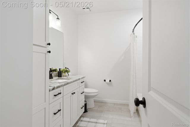 606 Pointe Drive, Walled Lake, MI 48390