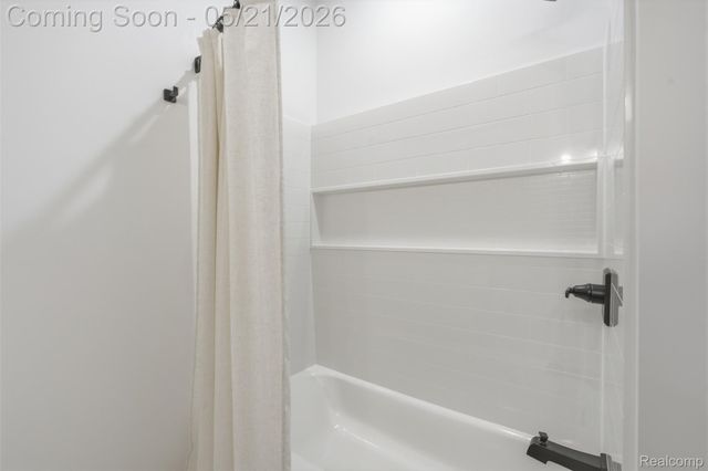606 Pointe Drive, Walled Lake, MI 48390