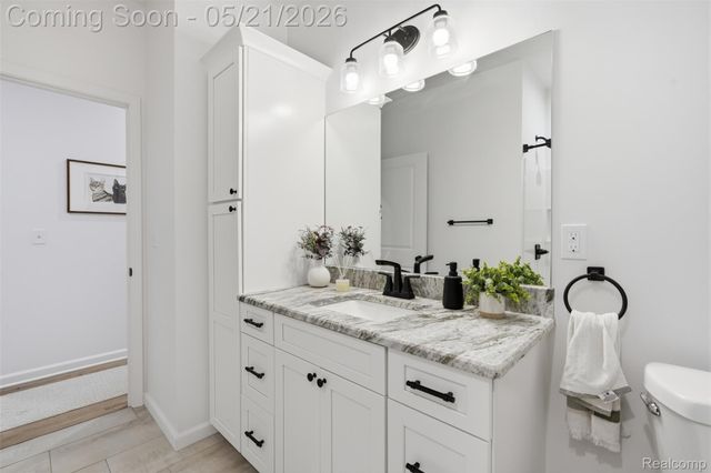 606 Pointe Drive, Walled Lake, MI 48390