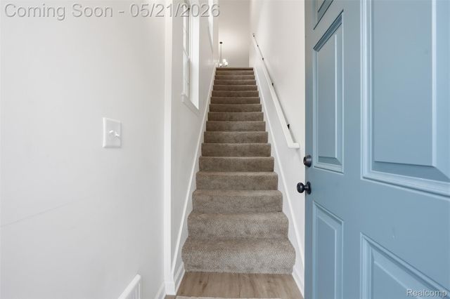 606 Pointe Drive, Walled Lake, MI 48390