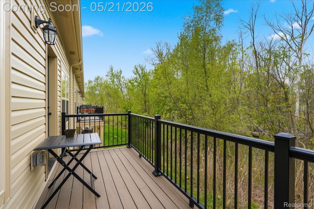 606 Pointe Drive, Walled Lake, MI 48390