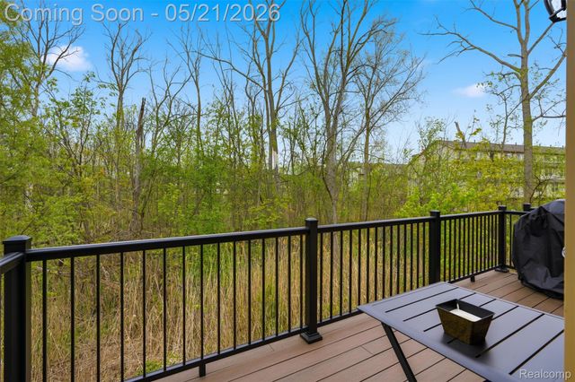 606 Pointe Drive, Walled Lake, MI 48390