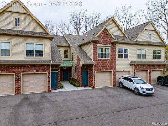 606 Pointe Drive, Walled Lake, MI 48390