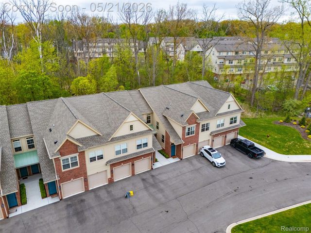 606 Pointe Drive, Walled Lake, MI 48390