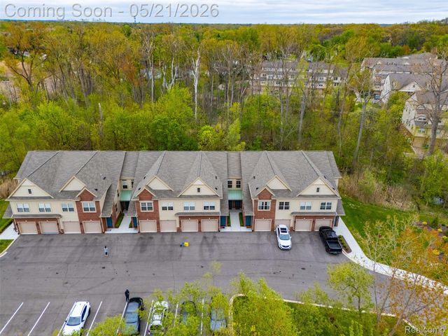 606 Pointe Drive, Walled Lake, MI 48390