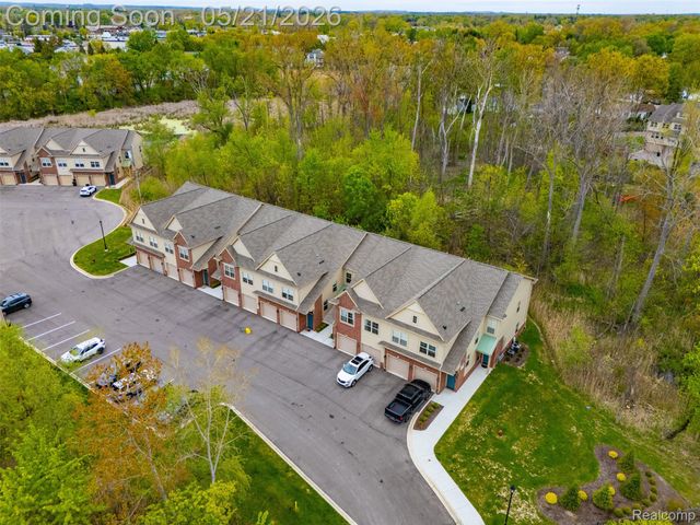 606 Pointe Drive, Walled Lake, MI 48390
