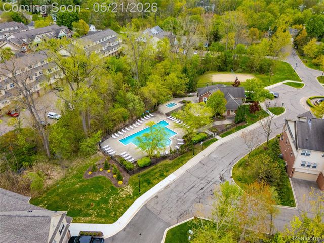 606 Pointe Drive, Walled Lake, MI 48390