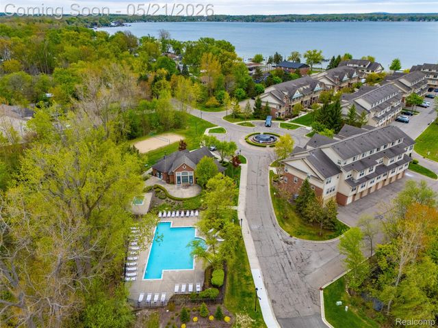 606 Pointe Drive, Walled Lake, MI 48390