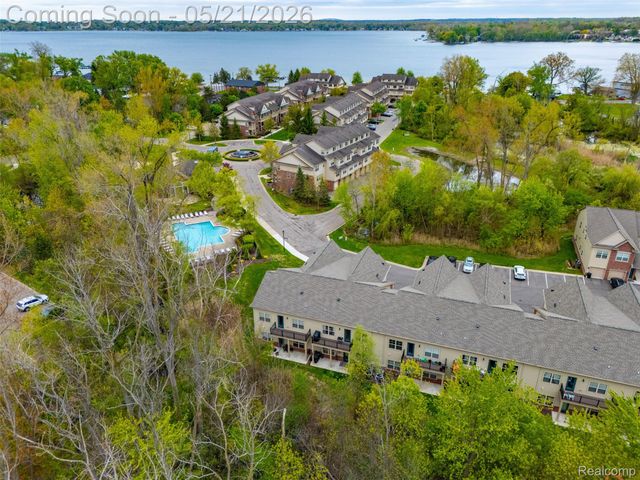 606 Pointe Drive, Walled Lake, MI 48390
