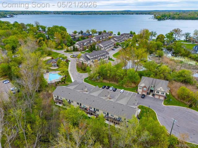 606 Pointe Drive, Walled Lake, MI 48390