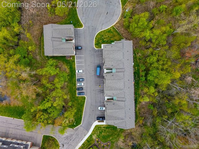 606 Pointe Drive, Walled Lake, MI 48390