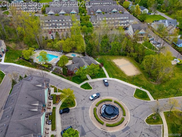 606 Pointe Drive, Walled Lake, MI 48390