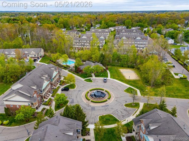 606 Pointe Drive, Walled Lake, MI 48390