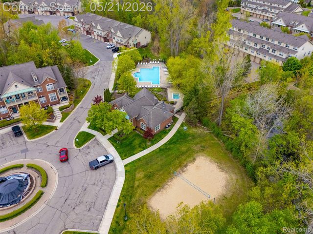 606 Pointe Drive, Walled Lake, MI 48390
