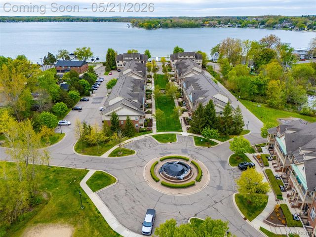 606 Pointe Drive, Walled Lake, MI 48390
