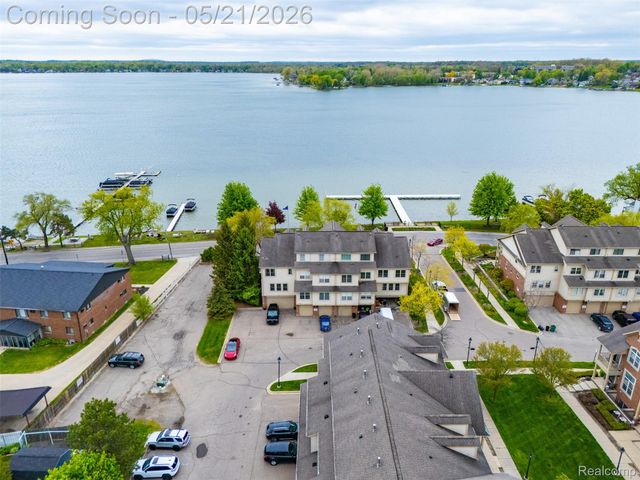 606 Pointe Drive, Walled Lake, MI 48390