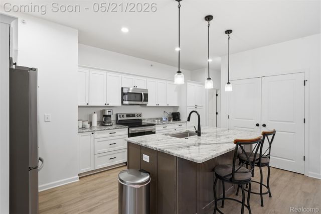 606 Pointe Drive, Walled Lake, MI 48390