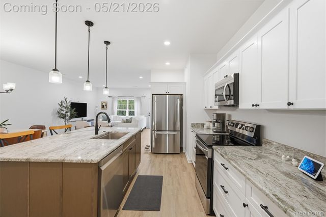 606 Pointe Drive, Walled Lake, MI 48390