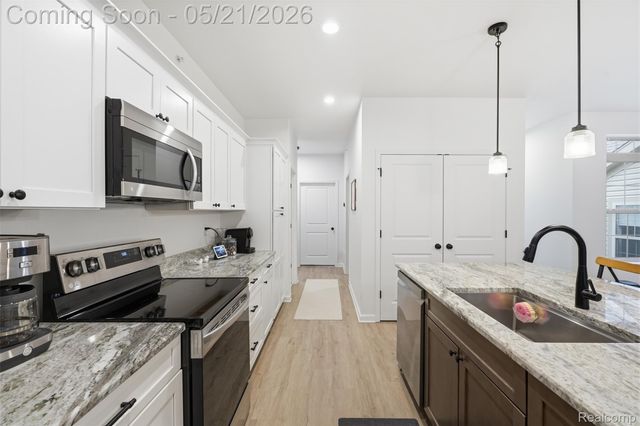 606 Pointe Drive, Walled Lake, MI 48390