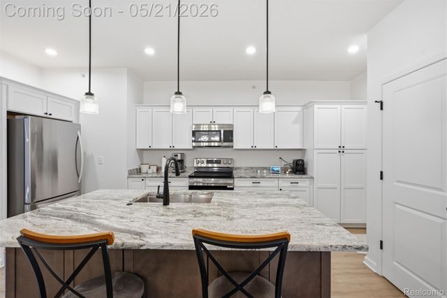 606 Pointe Drive, Walled Lake, MI 48390