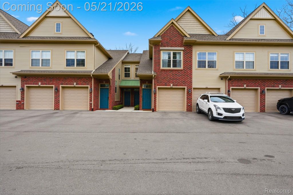 606 Pointe Drive, Walled Lake, MI 48390