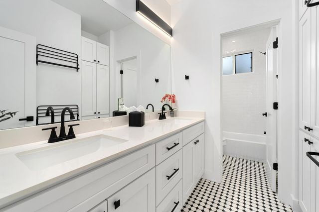 1500 Sylvan Glade 1A, Austin, TX 78745