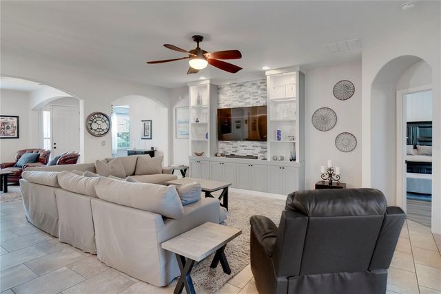 623 LAKE COVE POINTE CIRCLE, Winter Garden, FL 34787