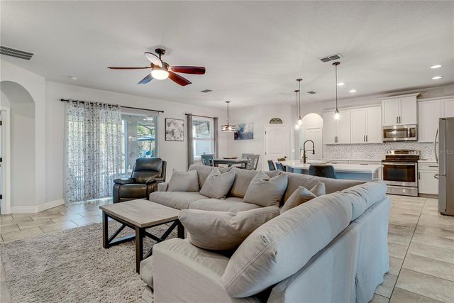 623 LAKE COVE POINTE CIRCLE, Winter Garden, FL 34787