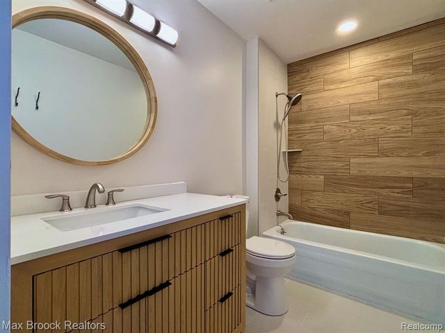 5238 Brett, West Bloomfield, MI 48322