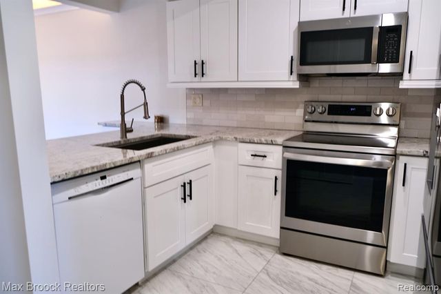 5238 Brett, West Bloomfield, MI 48322