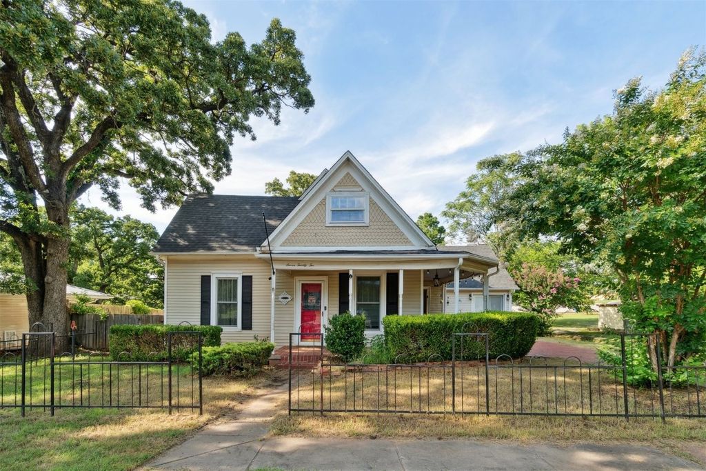 722 E 2nd Street, Chandler, OK 74834