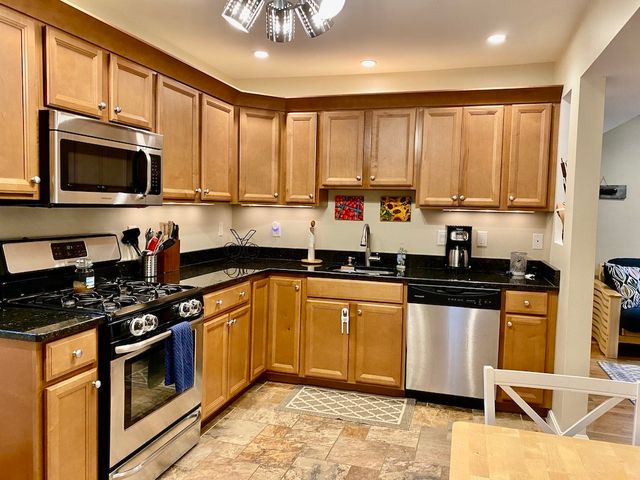 61 Callender Avenue 2, Newport, RI 02840