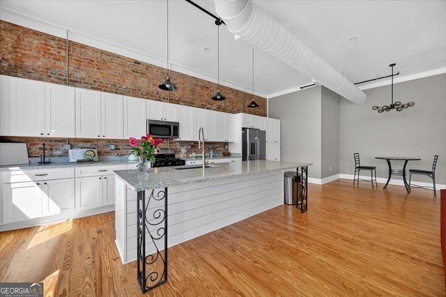 565 Poplar Street, Macon, GA 31210