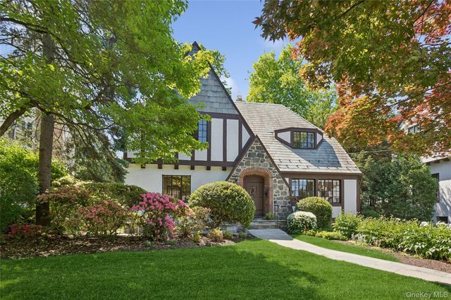 51 Vine Road, Larchmont, NY 10538