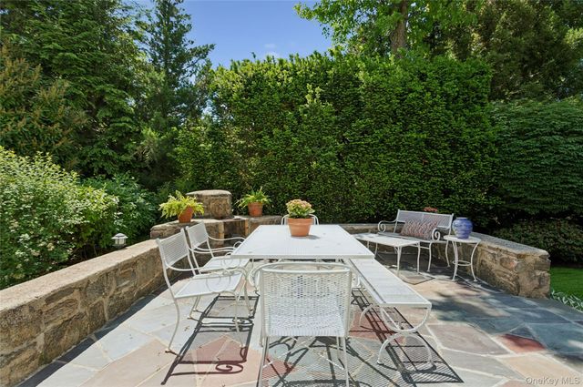 51 Vine Road, Larchmont, NY 10538